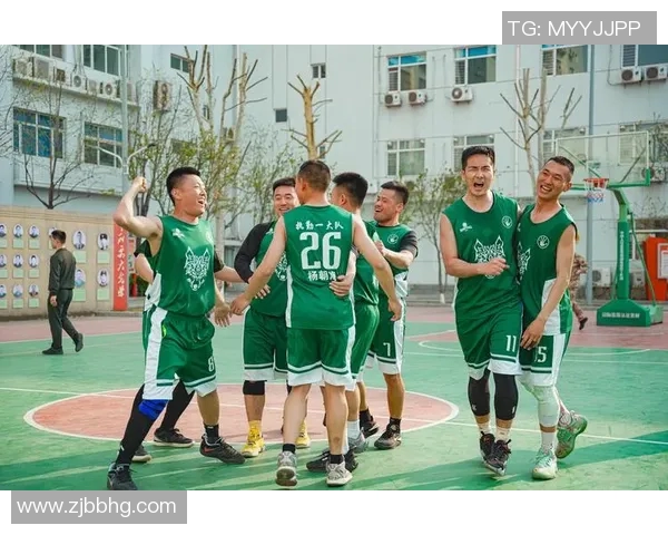 足球明星与宠物的趣味时刻谁的爱犬也能在球场上展现风采 足球明星与宠物的趣味时刻谁的爱犬也能在球场上展现风采