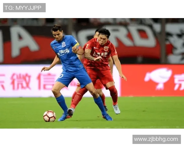 申花与上港激战在即19日对决引发球迷热议期待精彩表现 申花与上港激战在即19日对决引发球迷热议期待精彩表现